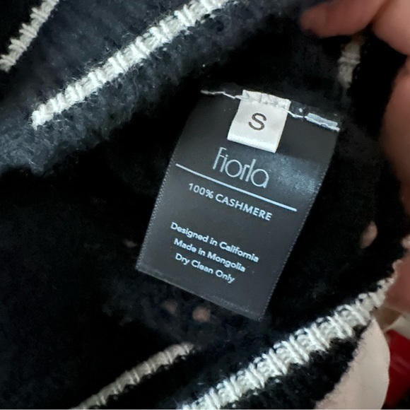 Fiorla 100% Cashmere Black Button-Up Knit Cardigan - Picture 8 of 11